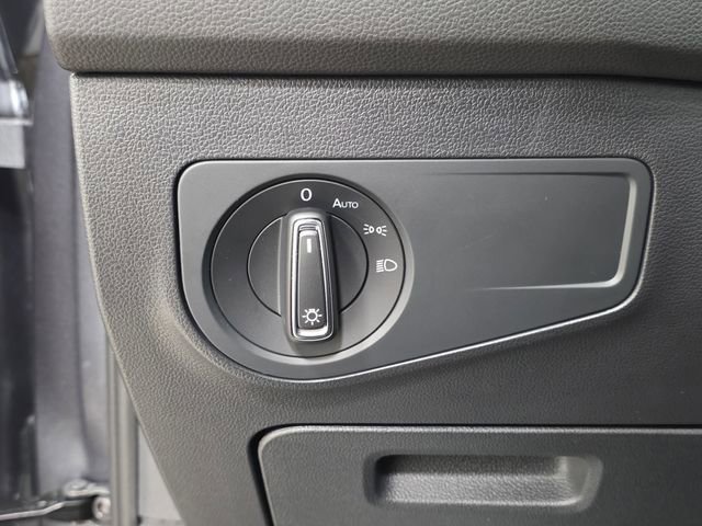 Used 2024 Volkswagen Tiguan SE w/ Panoramic Sunroof Package image 26