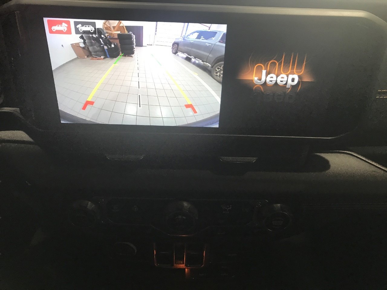 Used 2024 Jeep Wrangler Unlimited Sahara w/ Technology Group AWD/4WD image 21
