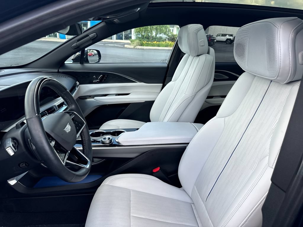 Used 2024 Cadillac Lyriq Luxury RWD image 6