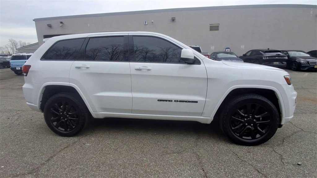 Used 2021 Jeep Grand Cherokee Laredo X image 9