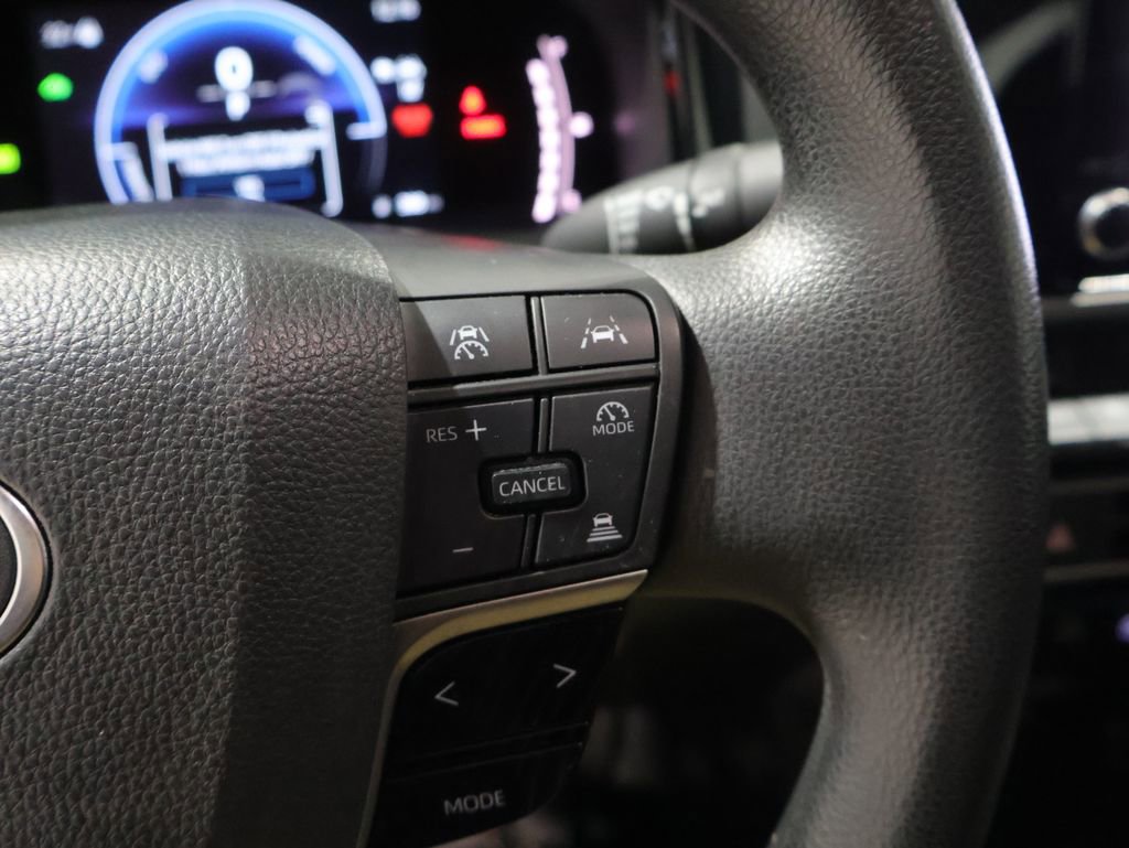 Used 2025 Toyota Camry LE image 33