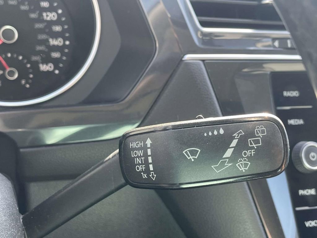Used 2018 Volkswagen Tiguan SE w/ Panoramic Sunroof Package image 21
