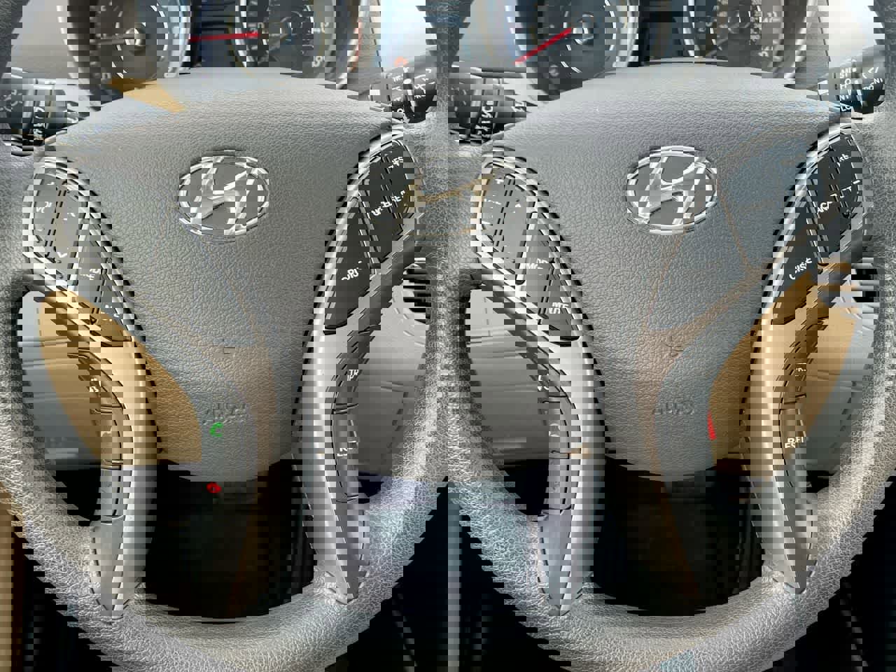 Used 2013 Hyundai Elantra GLS w/ Preferred Pkg image 10