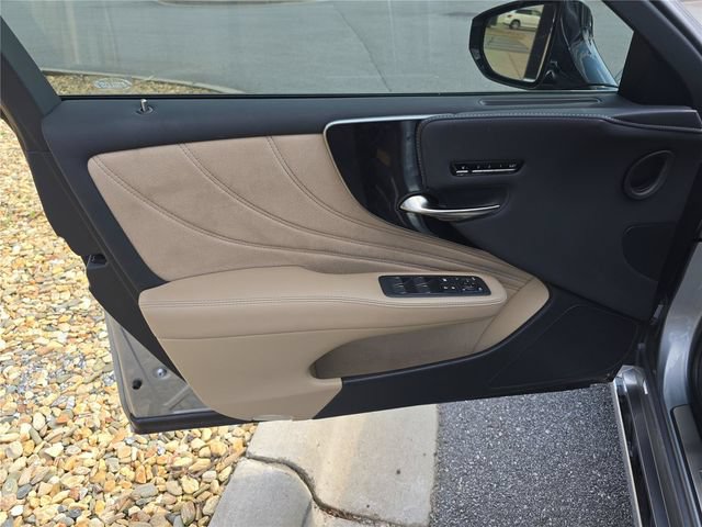 Used 2023 Lexus LS 500 AWD w/ Interior Upgrade Package image 19