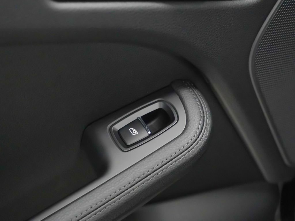 Used 2026 Porsche Macan AWD/4WD image 16