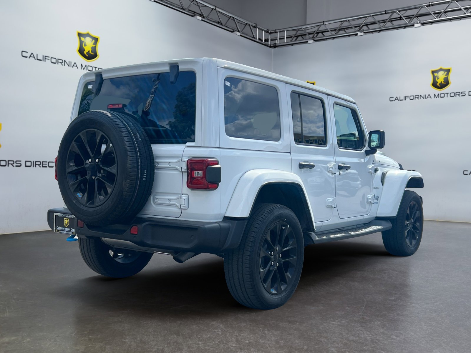 Used 2022 Jeep Wrangler Unlimited Sahara w/ Safety Group image 5