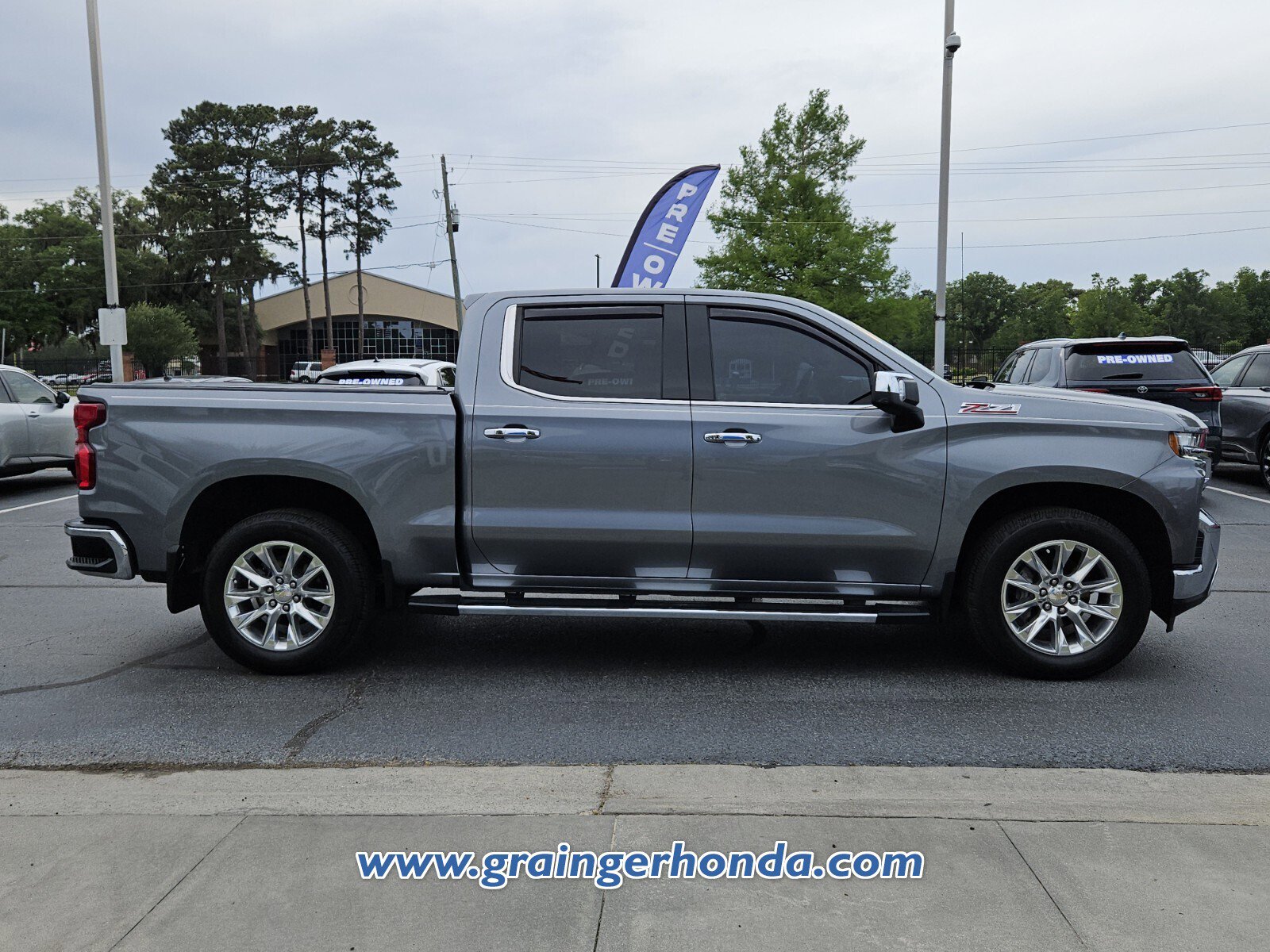 Used 2022 Chevrolet Silverado 1500 LTZ w/ LTZ Convenience Package II AWD/4WD image 6