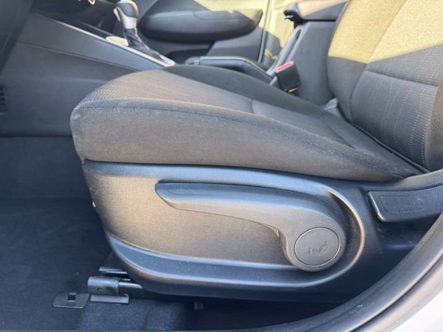 Used 2025 Hyundai Venue SE image 14