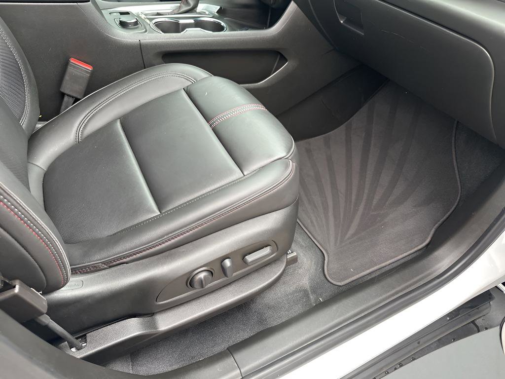 Used 2023 Chevrolet Traverse RS image 13