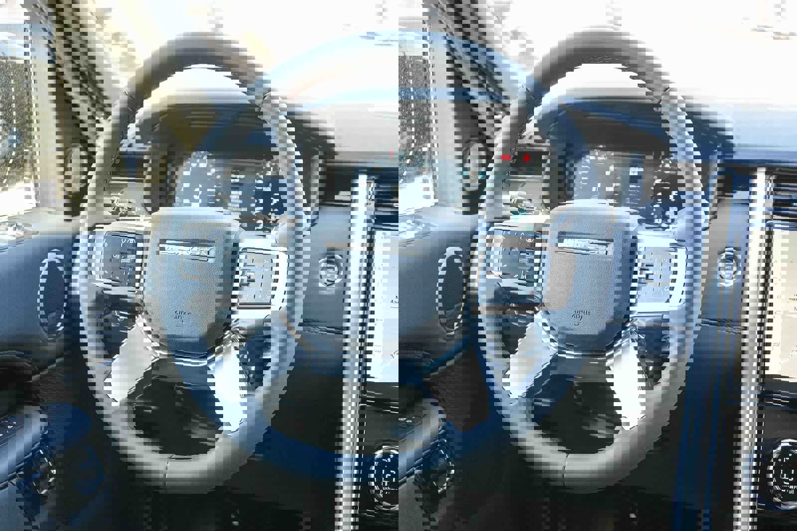 New 2026 Land Rover Discovery S image 15