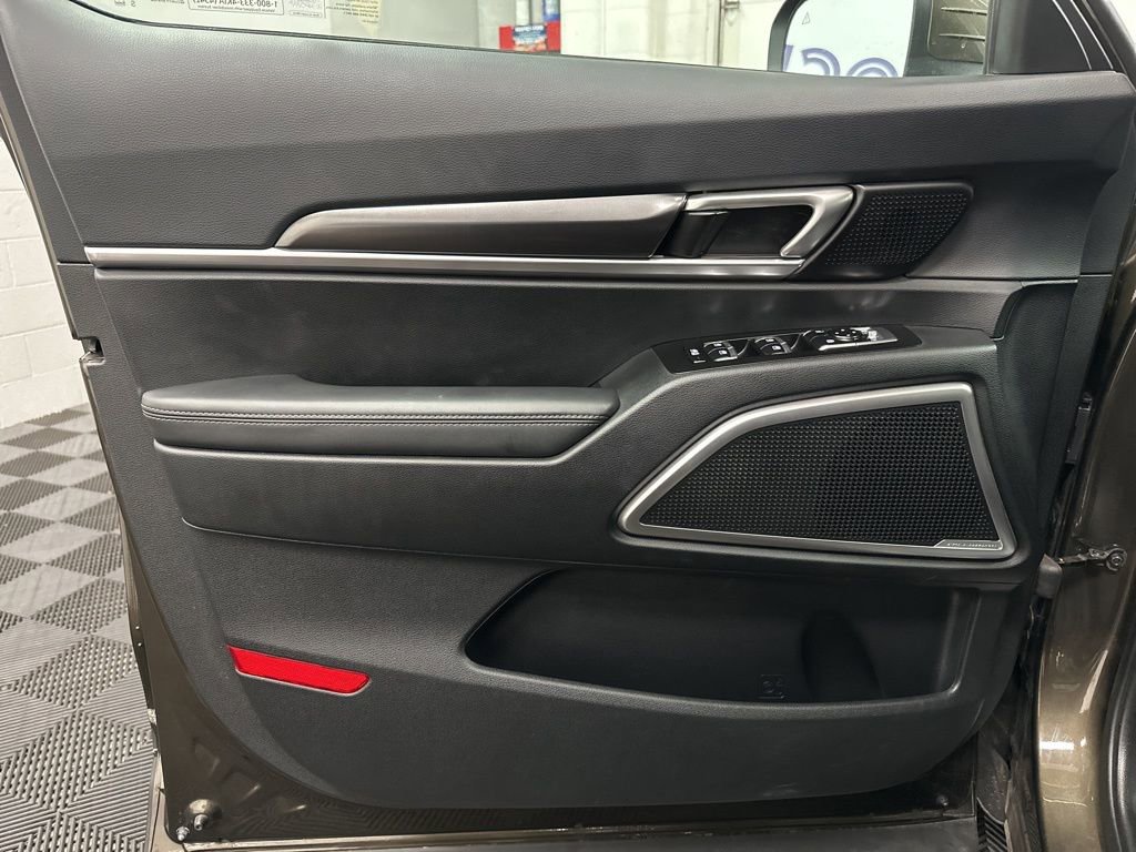 Used 2025 Kia Telluride S image 18