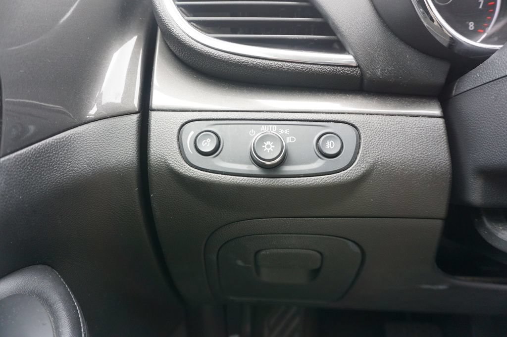 Used 2017 Buick Encore Essence FWD image 4