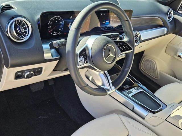 Used 2025 Mercedes-Benz GLB 250 image 10