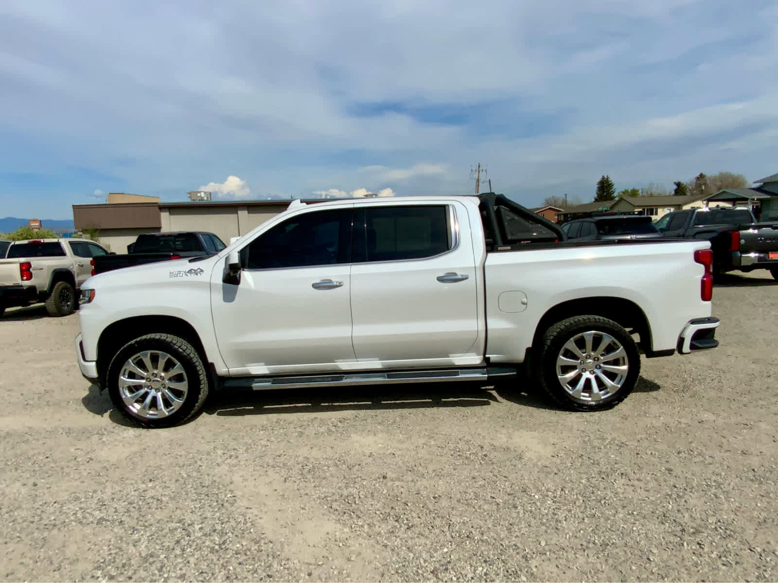 Used 2021 Chevrolet Silverado 1500 High Country w/ Technology Package AWD/4WD image 3