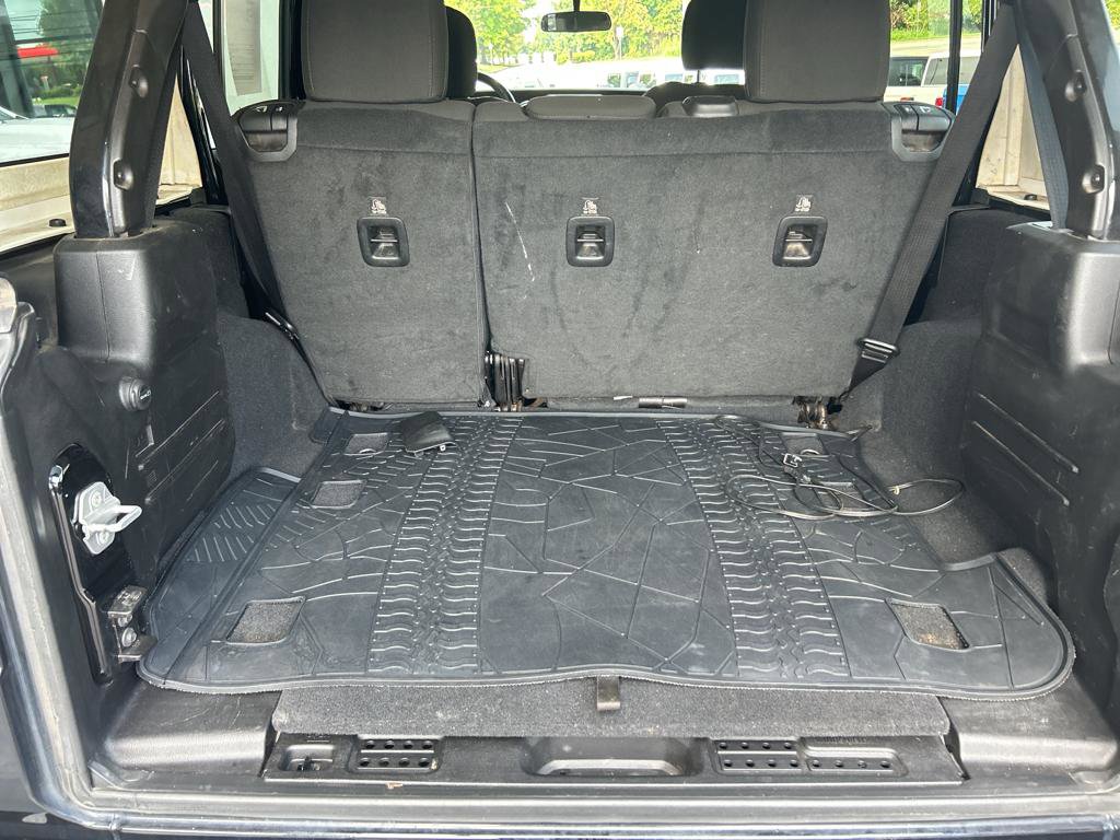 Used 2019 Jeep Wrangler Unlimited Sahara image 9