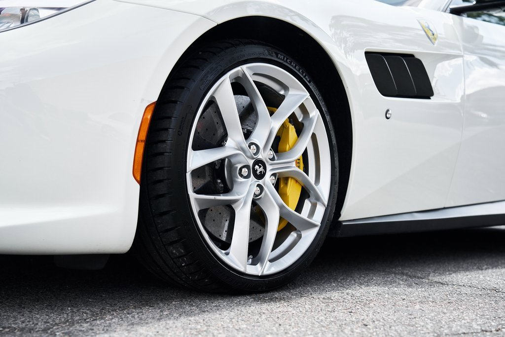 Used 2019 Ferrari GTC4Lusso T image 11