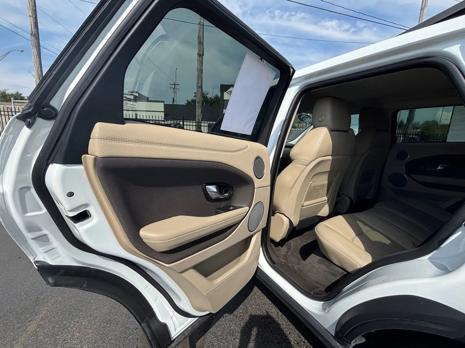 Used 2019 Land Rover Range Rover Evoque SE Premium image 20