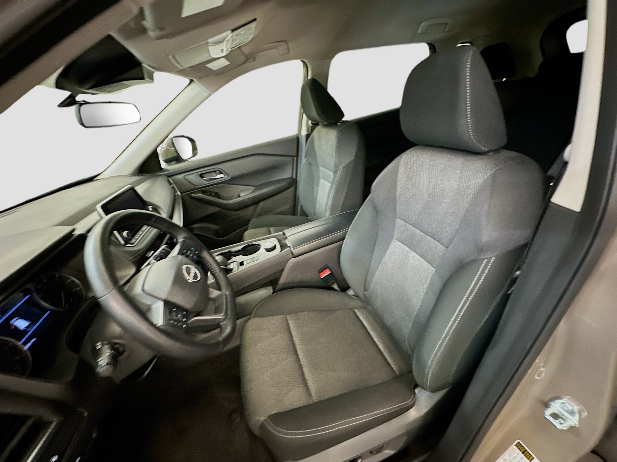 Used 2025 Nissan Rogue SV image 13