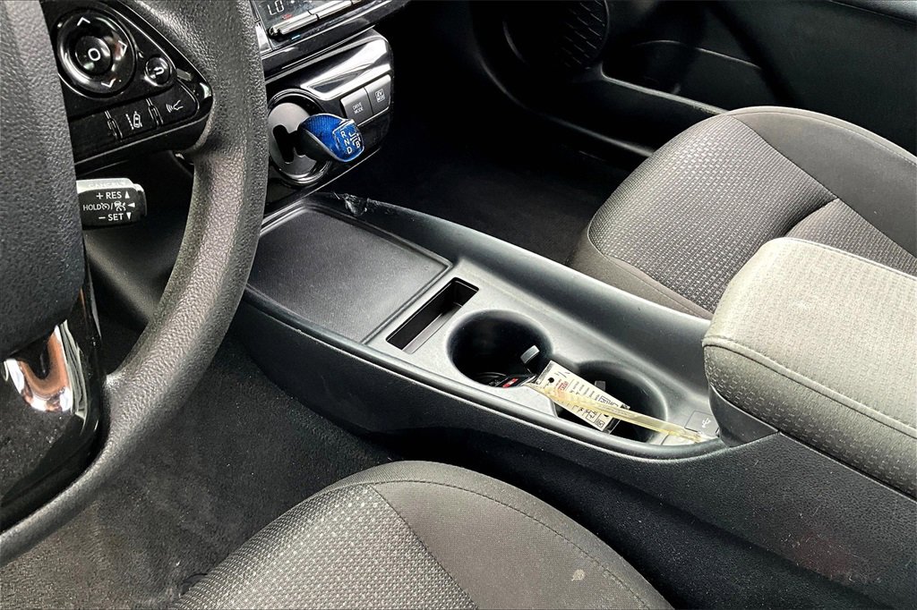 Used 2022 Toyota Prius L Eco image 17