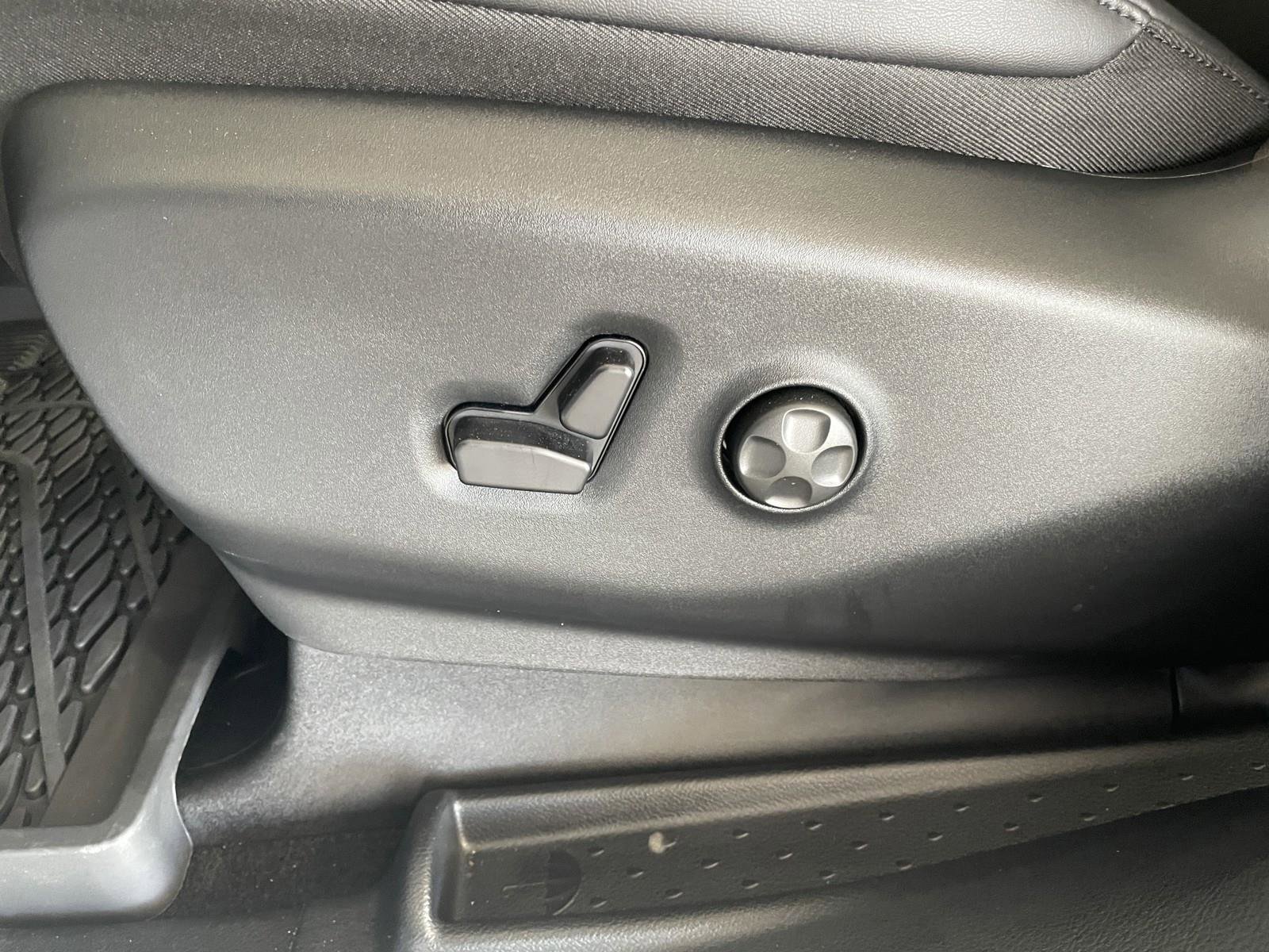 New 2025 Chrysler Pacifica Select w/ Fav Edition Package image 25