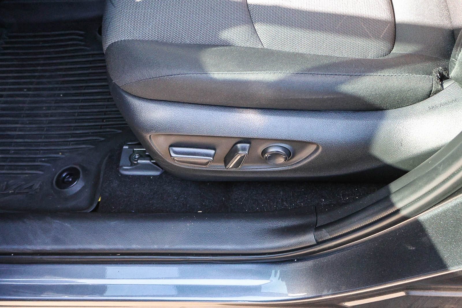 Used 2024 Toyota RAV4 XLE w/ Convenience Package image 32