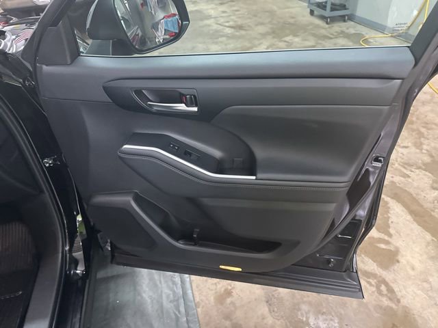 Used 2023 Toyota Highlander XLE FWD image 23