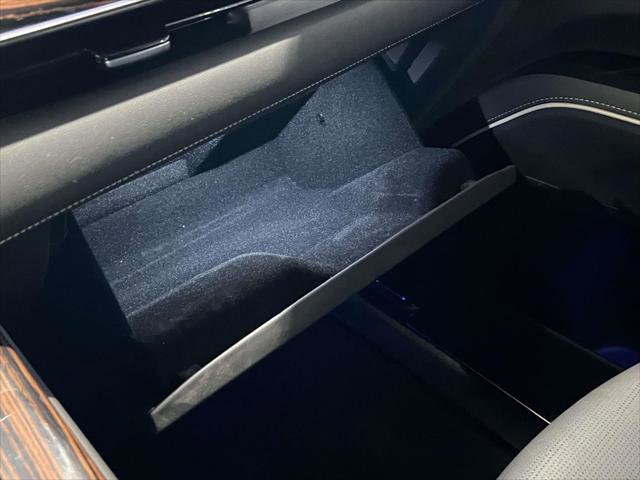 Certified 2024 Cadillac Escalade Premium Luxury image 36