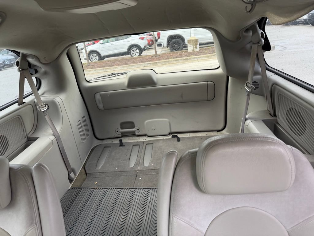 Used 2007 Chrysler Town & Country Limited FWD image 26