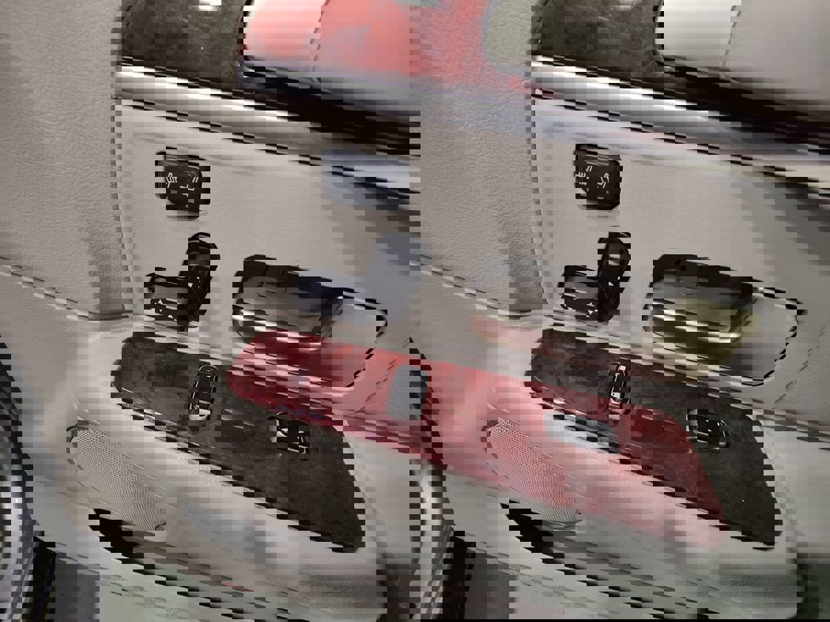 Used 2004 Lincoln Town Car Ultimate image 11