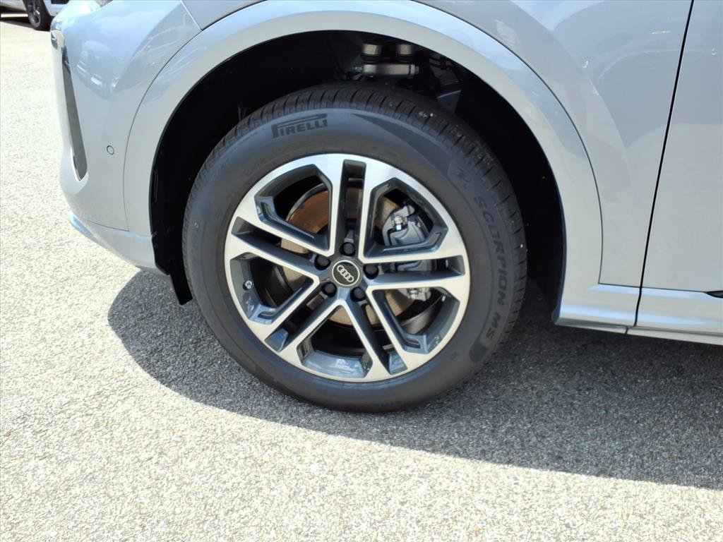 New 2026 Audi Q5 Premium AWD/4WD image 9