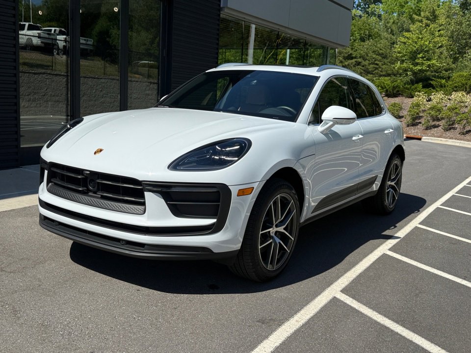 Certified 2026 Porsche Macan Turbo AWD/4WD image 1