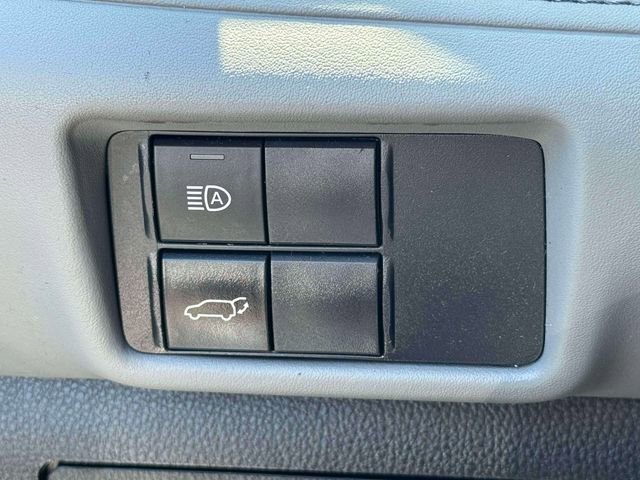 Used 2022 Toyota Highlander XLE AWD/4WD image 23