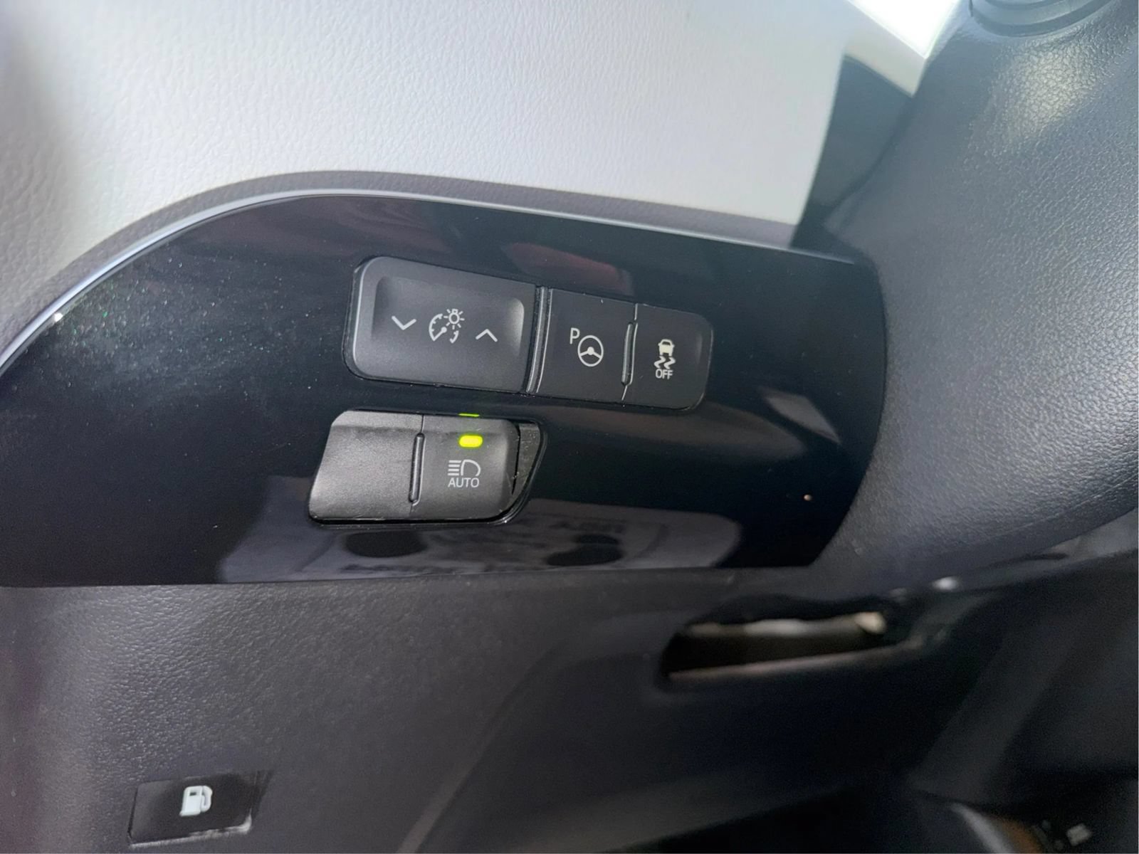 Used 2017 Toyota Prius Four Touring FWD image 23