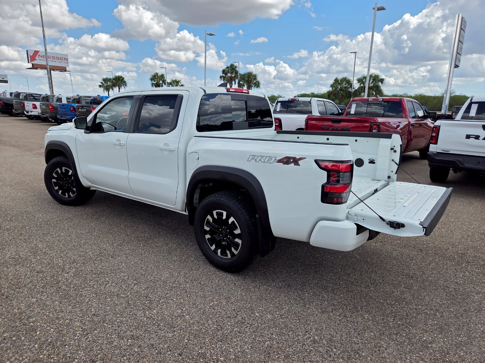 Used 2024 Nissan Frontier PRO-4X w/ Off-Road Protection Package AWD/4WD image 6