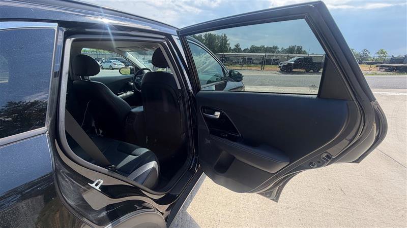 Used 2017 Kia Niro FWD image 16