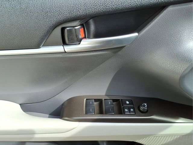 Used 2023 Toyota Camry SE image 11