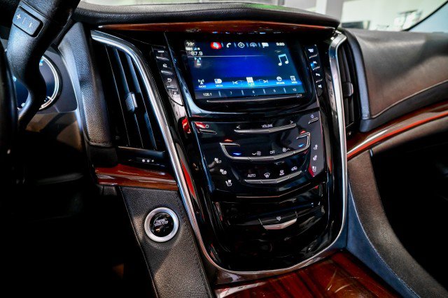 Used 2018 Cadillac Escalade ESV Luxury AWD/4WD image 37