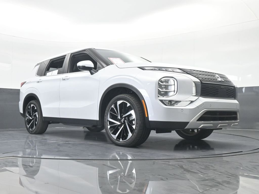 Used 2023 Mitsubishi Outlander SE image 70