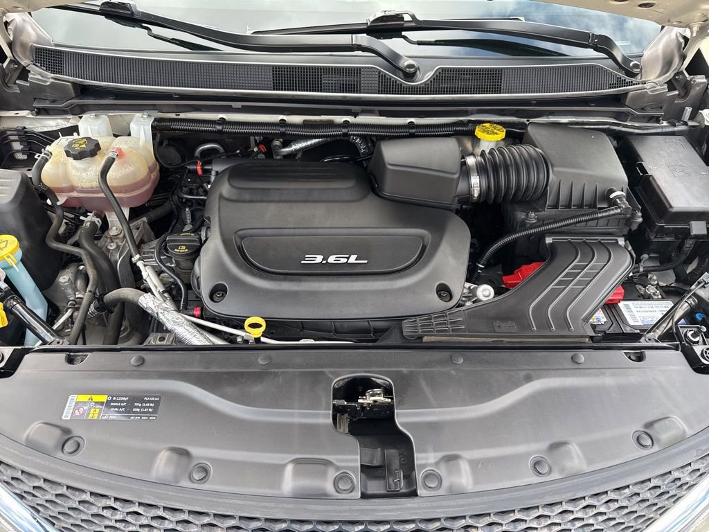 Used 2017 Chrysler Pacifica Touring-L image 21