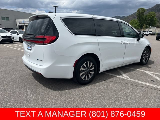 Used 2024 Chrysler Pacifica Limited FWD image 3