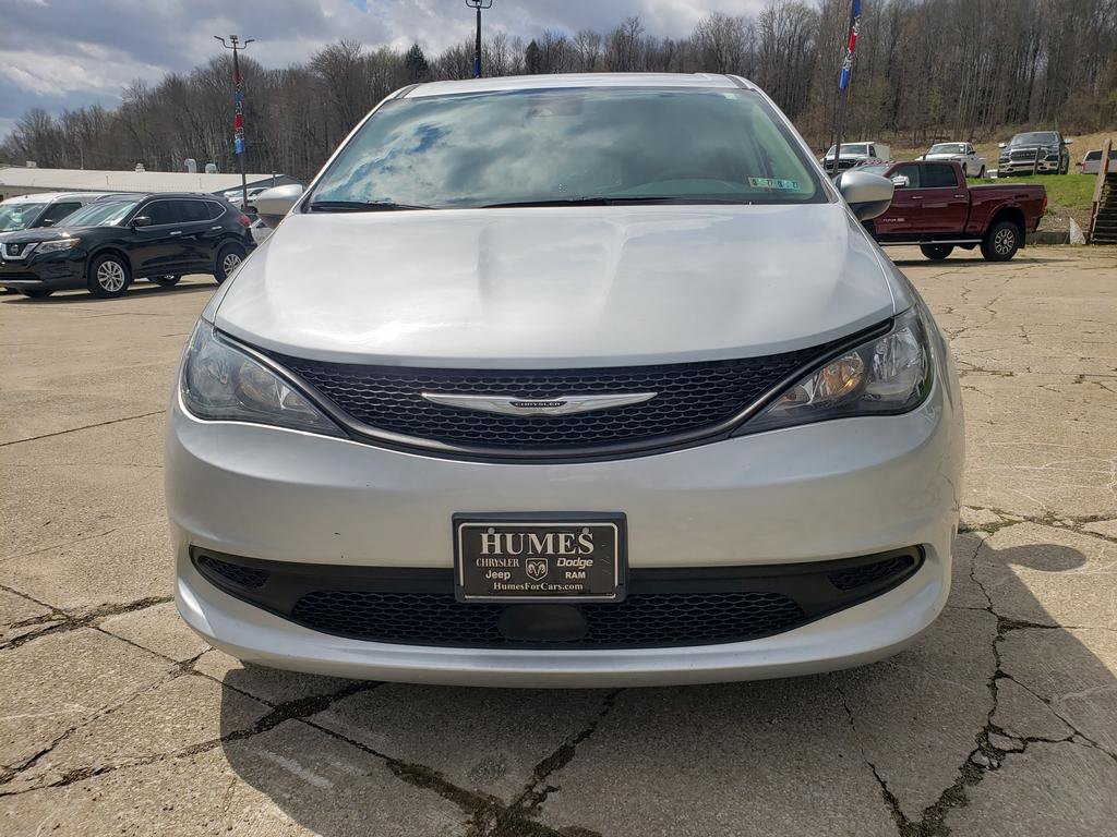 Used 2023 Chrysler Voyager LX image 9