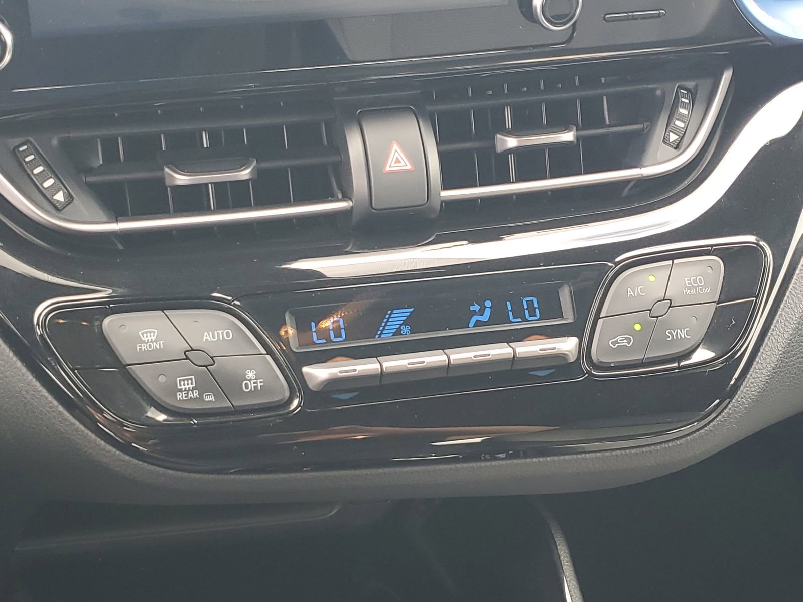 Used 2019 Toyota C-HR XLE FWD image 22