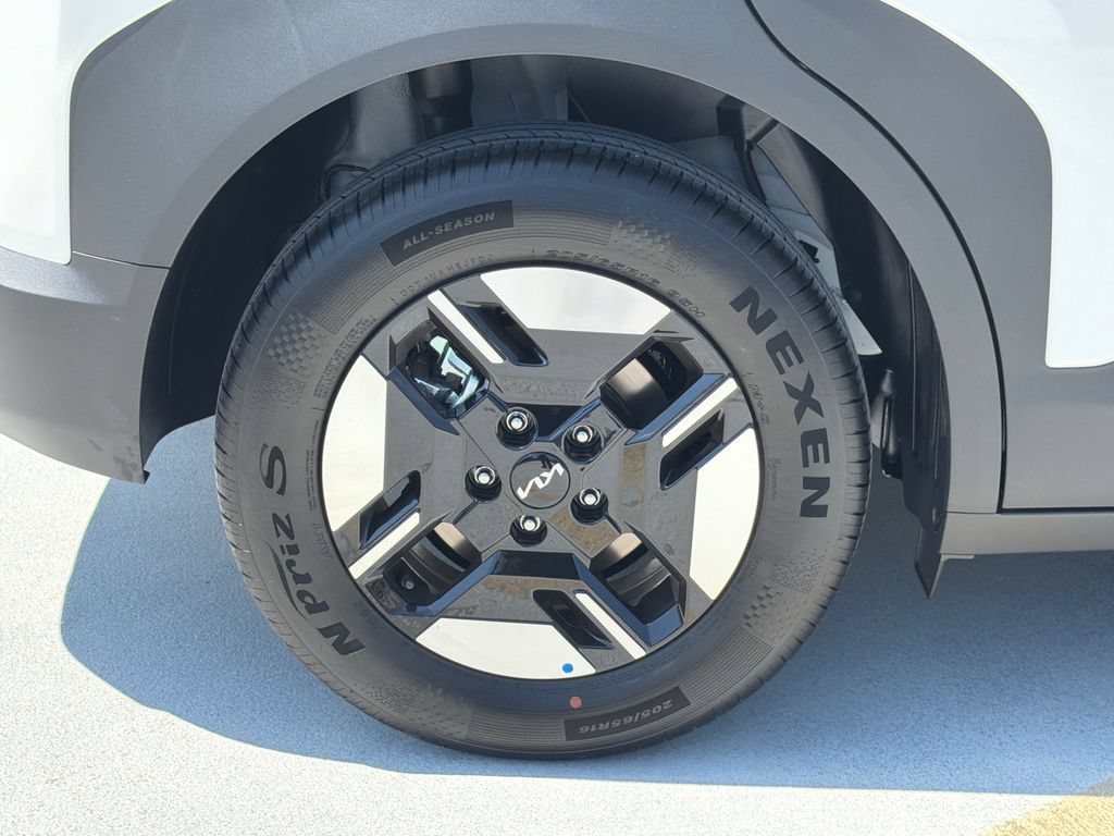 New 2027 Kia Seltos LX FWD image 7
