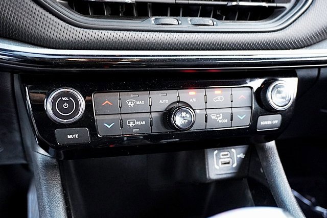 Used 2023 Jeep Compass Trailhawk image 25