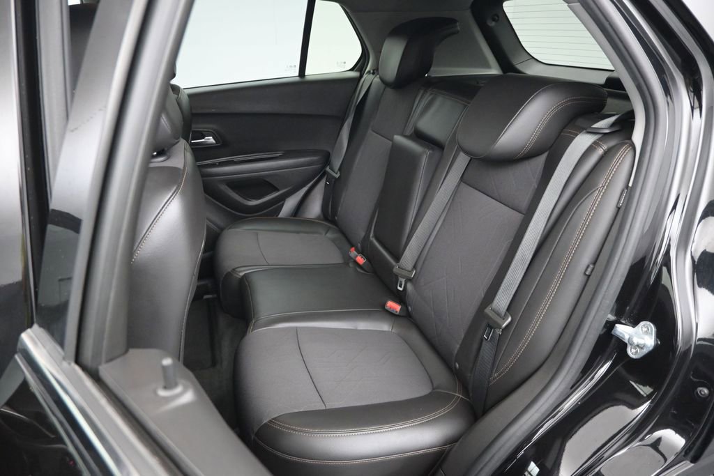 Used 2020 Chevrolet Trax LT w/ LT Convenience Package AWD/4WD image 13