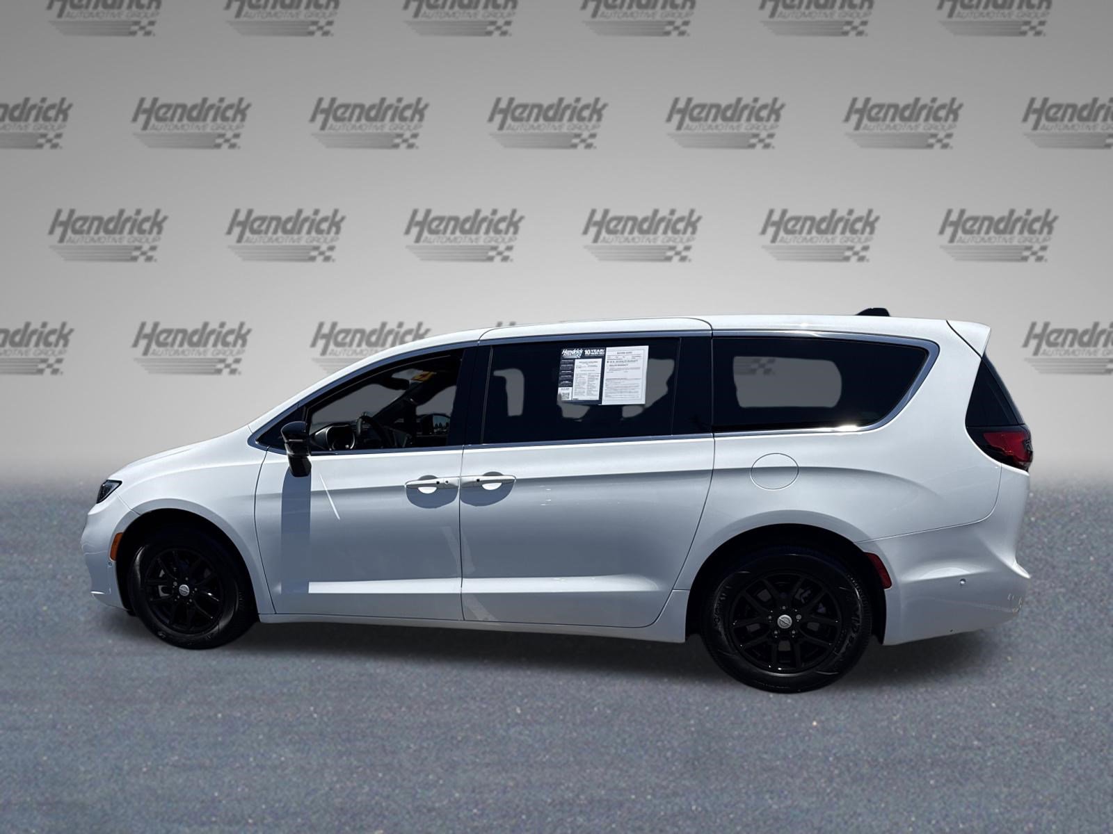 Used 2025 Chrysler Pacifica Select FWD image 6