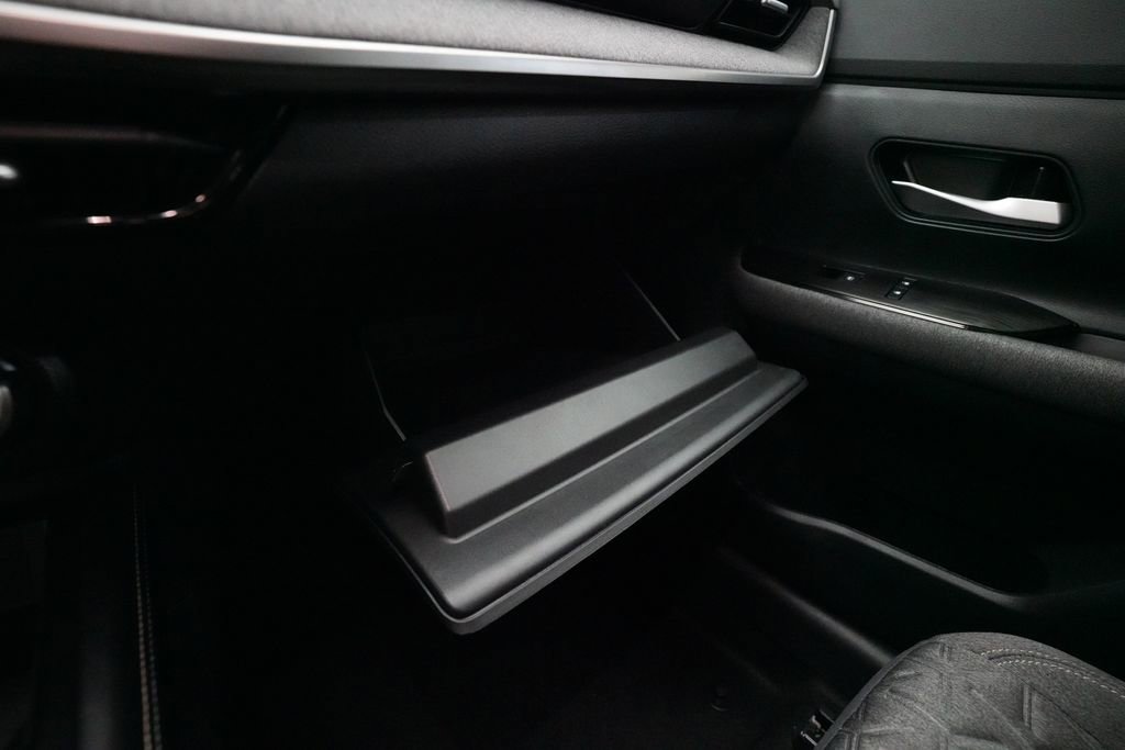 Certified 2025 Nissan Kicks SV image 29