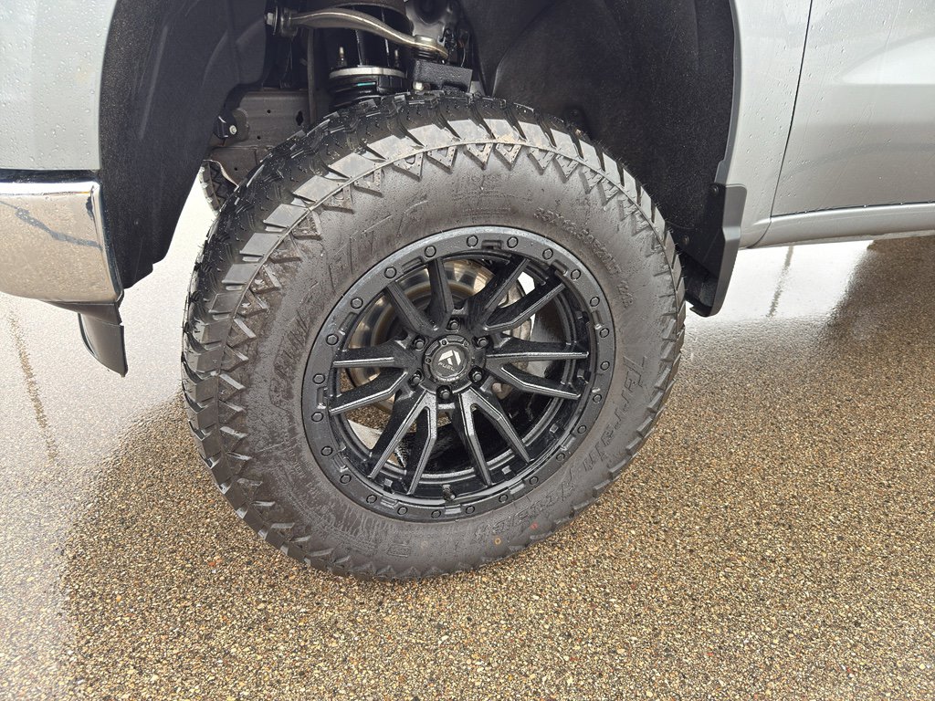 Used 2025 Chevrolet Silverado 1500 LT image 9