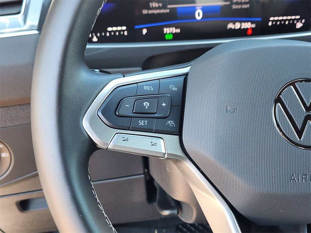 Used 2024 Volkswagen Tiguan SE image 8