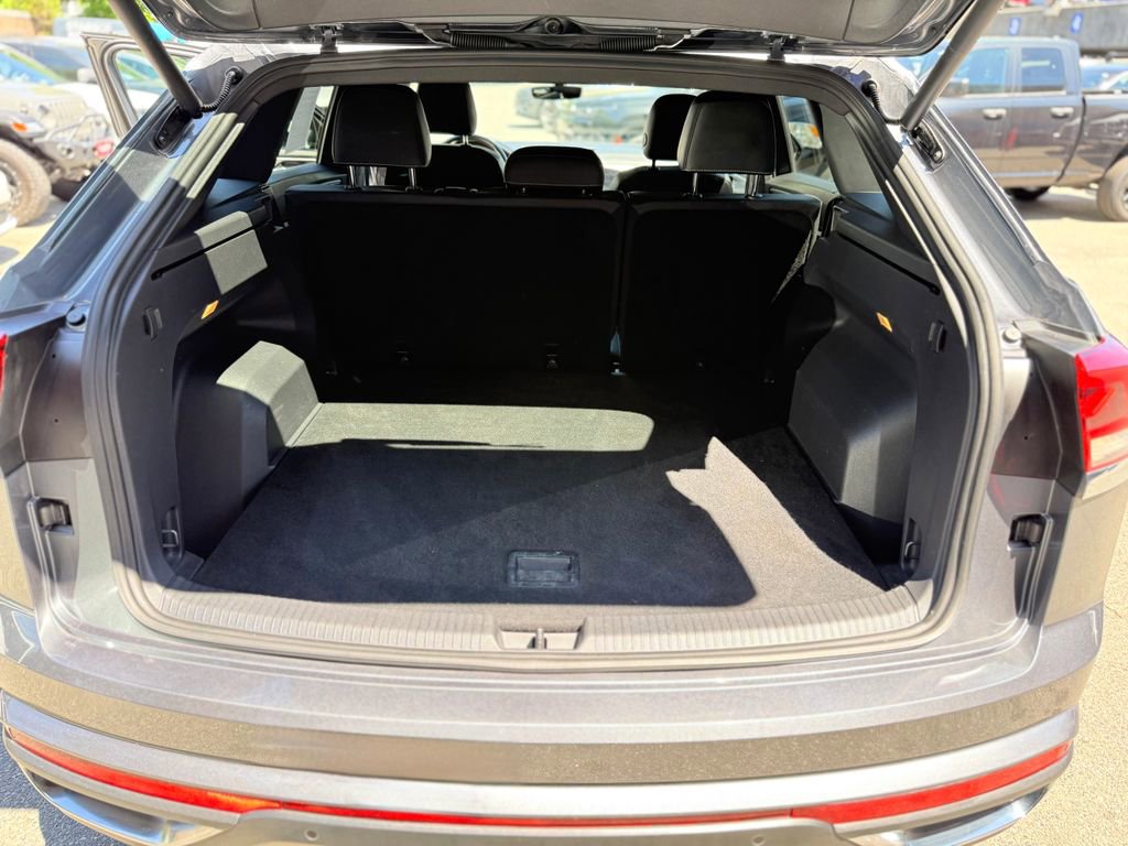 Used 2020 Volkswagen Atlas Cross Sport SE w/ Panoramic Sunroof Package AWD/4WD image 31